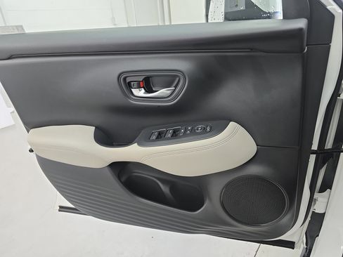 Certified 2023 Honda HR-V LX image 26