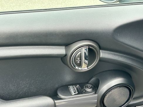 Used 2016 MINI Cooper 2-Door Hardtop image 12