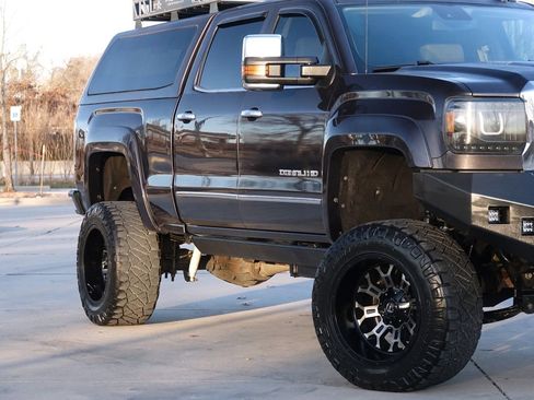 Used 2015 GMC Sierra 2500 Denali w/ Duramax Plus Package image 3