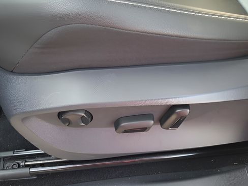 Used 2023 Volkswagen Tiguan SE image 15