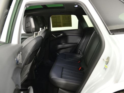 Used 2025 Audi Q4 e-tron Premium Plus w/ Premium Plus image 13