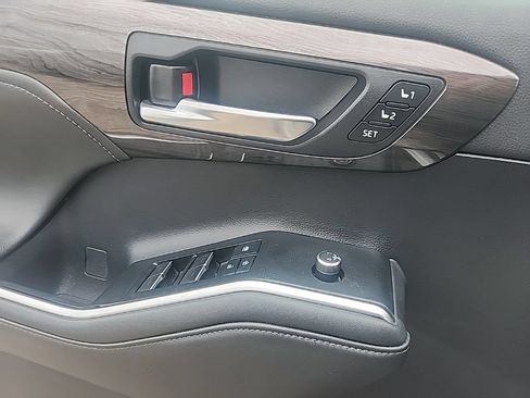 Used 2021 Toyota Highlander Platinum AWD/4WD image 26