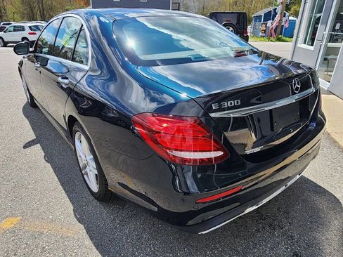 Used 2017 Mercedes-Benz E 300 4MATIC image 7