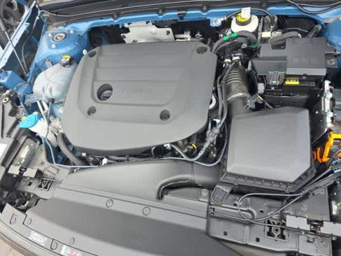 Used 2025 Volvo XC40 B5 Plus AWD/4WD image 8