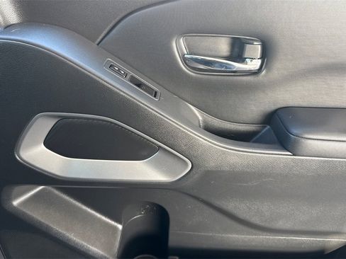 Used 2023 Nissan Frontier SV w/ Technology Package image 24