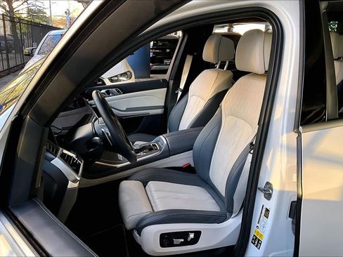 Used 2023 BMW X7 xDrive40i w/ Premium Package image 8