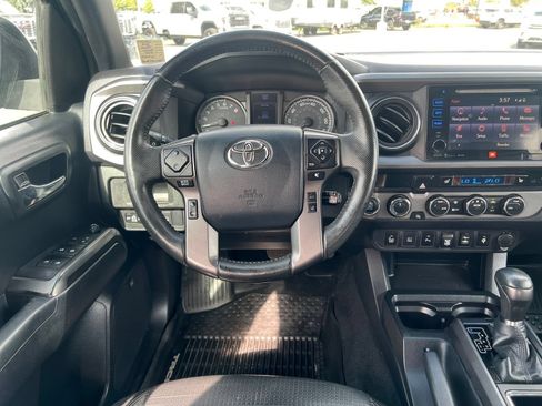 Used 2019 Toyota Tacoma TRD Off-Road AWD/4WD image 15