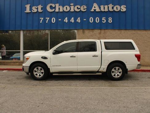 Used 2017 Nissan Titan SV RWD image 7
