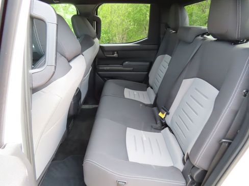 Used 2025 Toyota Tacoma TRD Sport AWD/4WD image 30
