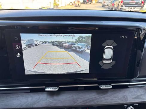 Used 2024 Kia Carnival EX FWD image 26