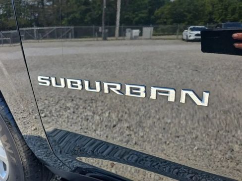 Used 2024 Chevrolet Suburban LT AWD/4WD image 9