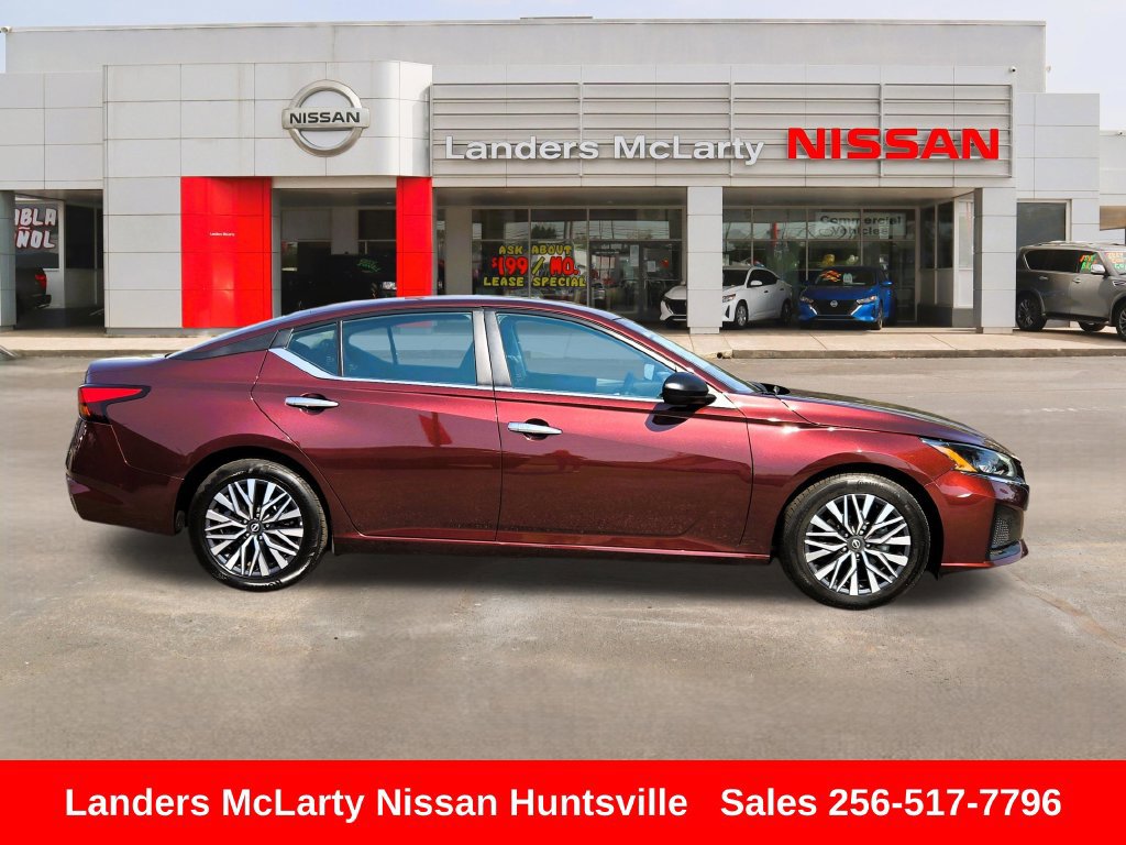 Used 2025 Nissan Altima 2.5 SV FWD image 2