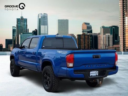 Used 2017 Toyota Tacoma TRD Sport AWD/4WD image 3