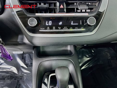 Used 2025 Toyota Corolla LE FWD image 18