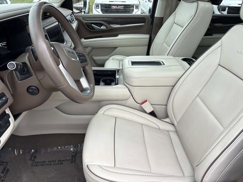 Used 2023 GMC Yukon XL Denali w/ Advanced Technology Package image 14