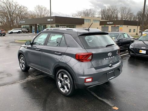 Certified 2025 Hyundai Venue Limited image 3