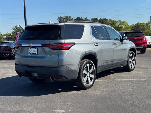 Used 2023 Chevrolet Traverse LT w/ LT Premium Package image 3