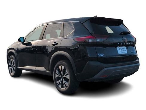 Used 2023 Nissan Rogue SV image 3