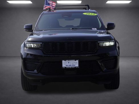 Used 2023 Jeep Grand Cherokee Altitude AWD/4WD image 9