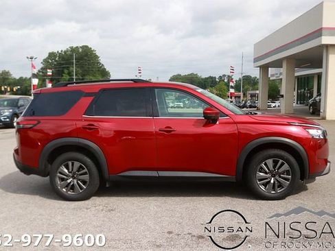 Used 2024 Nissan Pathfinder SV AWD/4WD image 4
