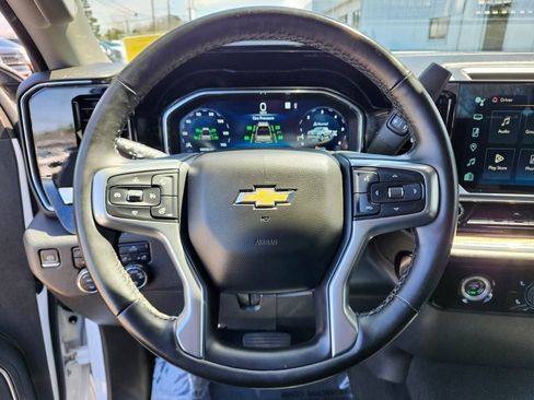 Used 2023 Chevrolet Silverado 1500 LT AWD/4WD image 25