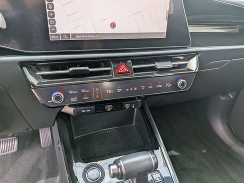 Certified 2024 Kia Niro EX FWD image 24