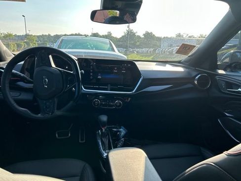 Used 2024 Chevrolet Trax RS w/ Sunroof Package FWD image 5