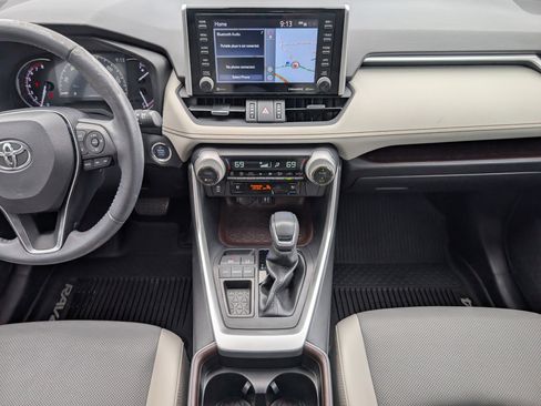 Used 2019 Toyota RAV4 Limited image 7