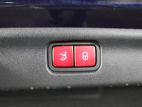 Used 2023 Mercedes-Benz C 300 4MATIC Sedan image 19