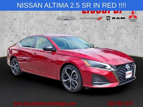 Used 2023 Nissan Altima 2.5 SR FWD image 1