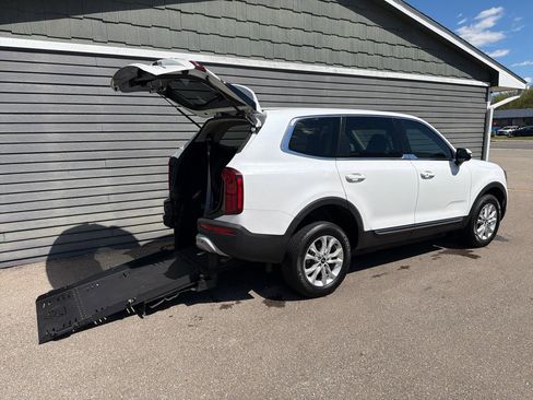 Used 2020 Kia Telluride LX FWD image 2