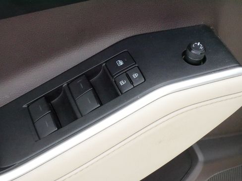 Certified 2021 Toyota Highlander XLE AWD/4WD image 19