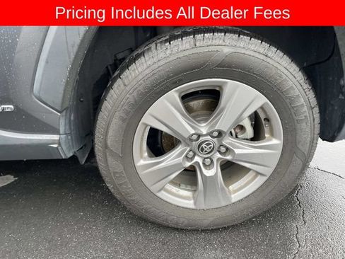 Used 2022 Toyota RAV4 LE AWD/4WD image 2