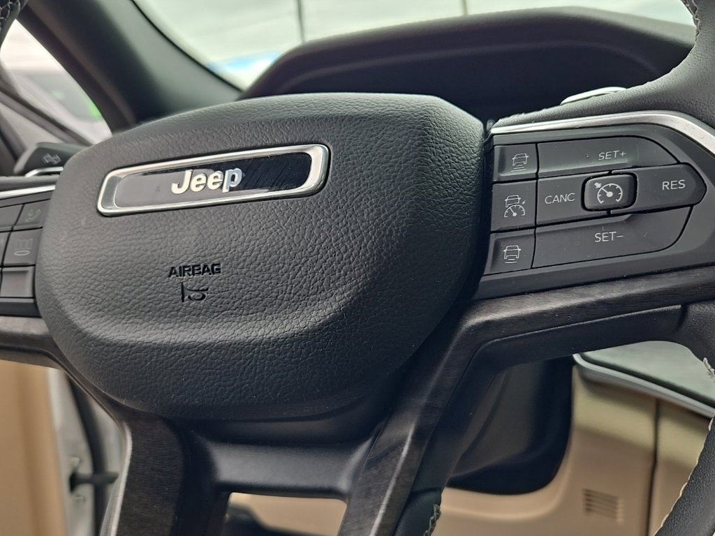 Certified 2024 Jeep Grand Cherokee Limited w/ Luxury Tech Group II AWD/4WD image 25