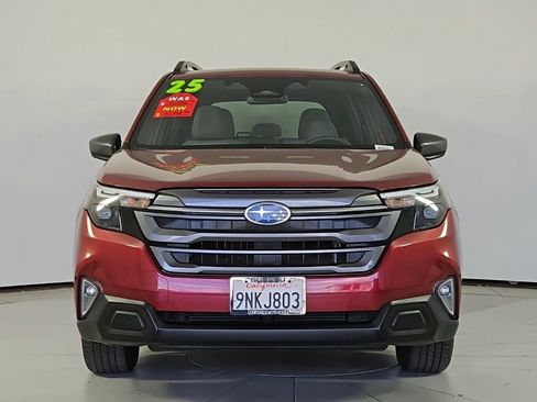 Used 2025 Subaru Forester Premium AWD/4WD image 3