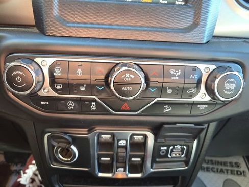 Used 2018 Jeep Wrangler Unlimited Sport S AWD/4WD image 23