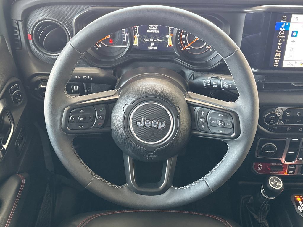 Used 2025 Jeep Wrangler Unlimited Rubicon AWD/4WD image 24