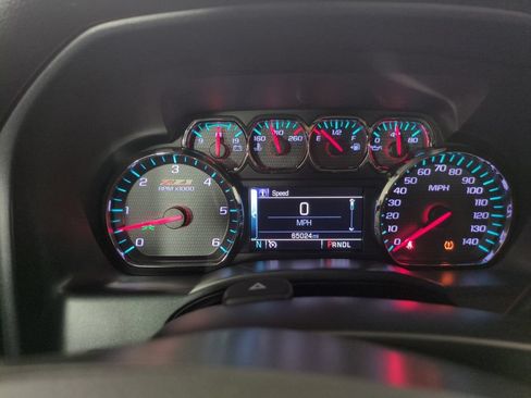Used 2018 Chevrolet Silverado 1500 LT w/ Midnight Edition AWD/4WD image 15