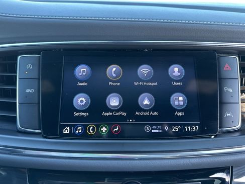 Used 2022 Buick Enclave Essence image 7