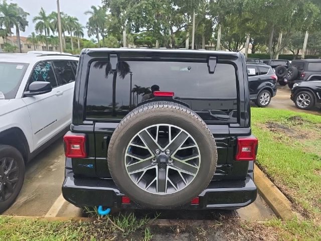 Used 2022 Jeep Wrangler Unlimited Sahara AWD/4WD image 7