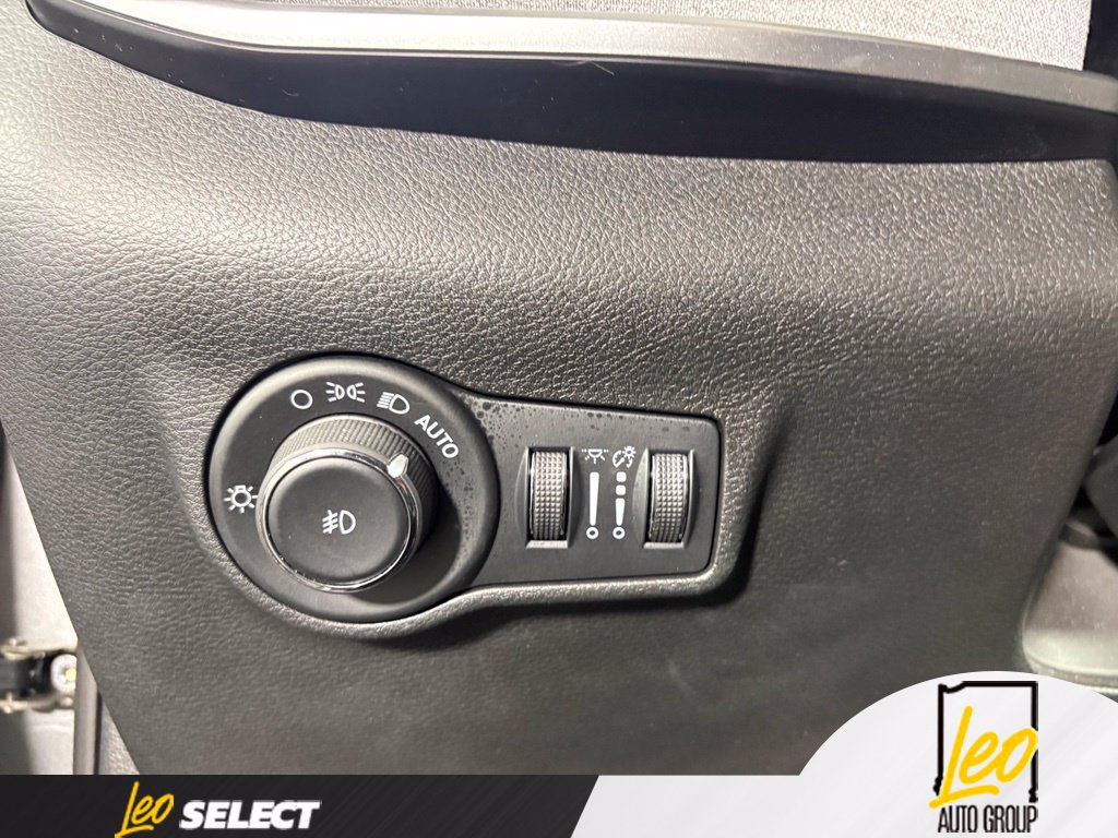 Used 2024 Jeep Compass Latitude AWD/4WD image 15
