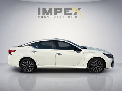Used 2025 Nissan Altima 2.5 SV FWD image 6