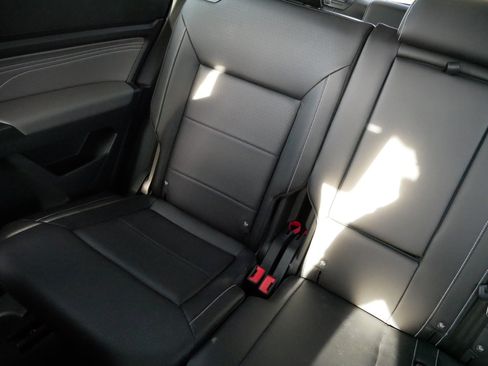 Certified 2023 Volkswagen Atlas SE image 12