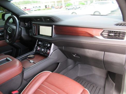 Used 2024 GMC Yukon XL Denali Ultimate image 10