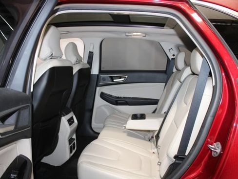 Used 2019 Ford Edge Titanium w/ Cold Weather Package FWD image 5
