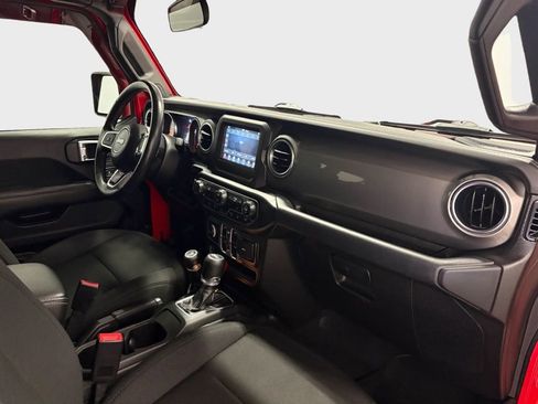 Used 2019 Jeep Wrangler Unlimited Sahara w/ Safety Group AWD/4WD image 28