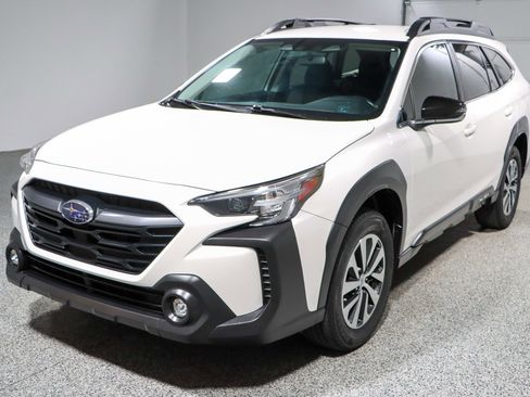 Used 2024 Subaru Outback Premium image 31