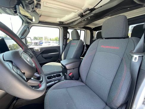 Used 2024 Jeep Gladiator Rubicon w/ Technology Group AWD/4WD image 19