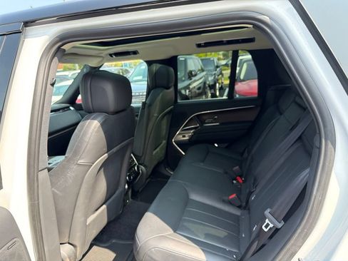 Used 2024 Land Rover Range Rover SE AWD/4WD image 10