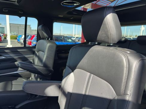 New 2026 Jeep Grand Wagoneer Summit w/ Premium Group III AWD/4WD image 33